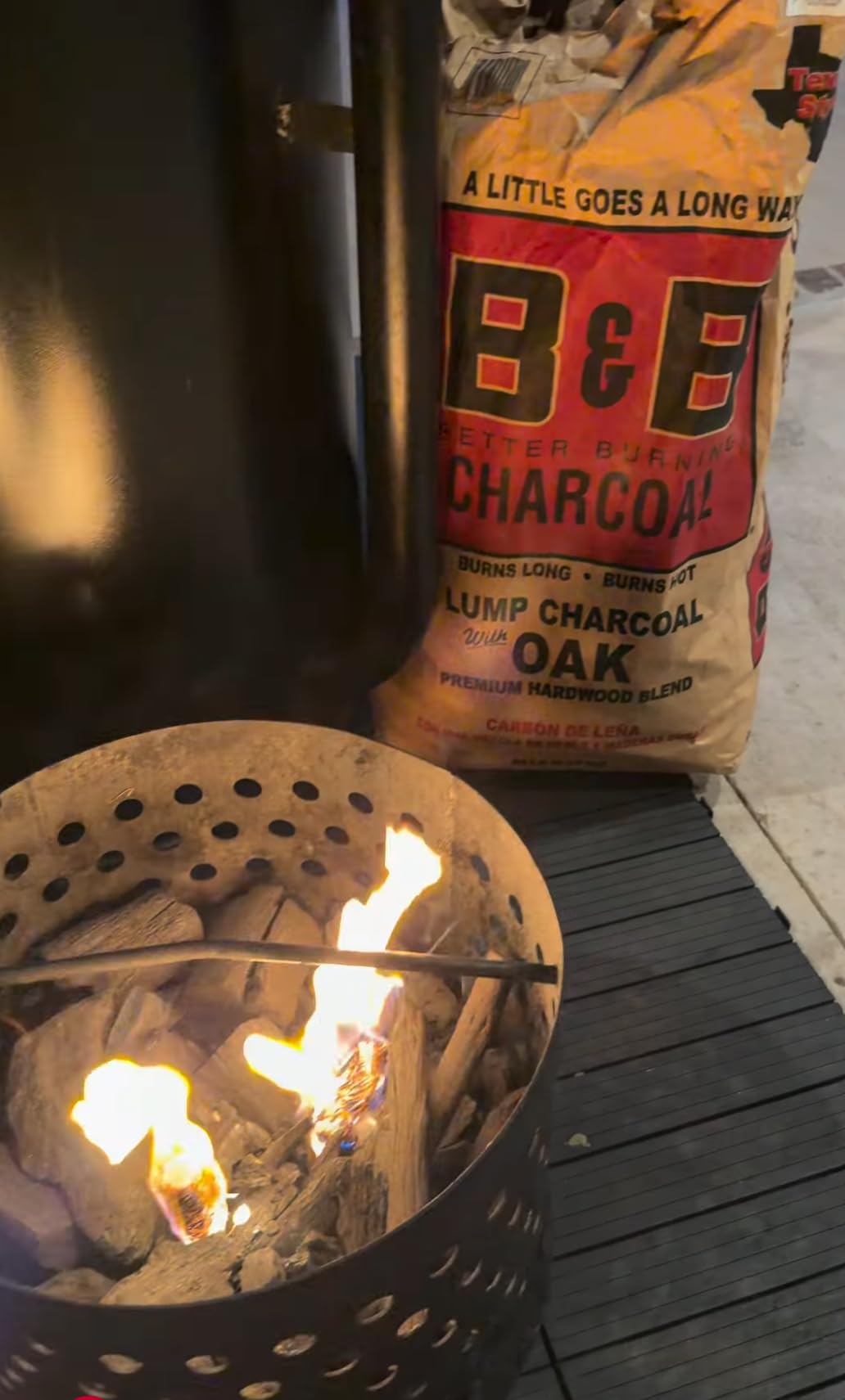 20 lb Oak Lump Charcoal BBQ Bundle with Firestart Cubes, Beef Rub & Grill Matches D216
